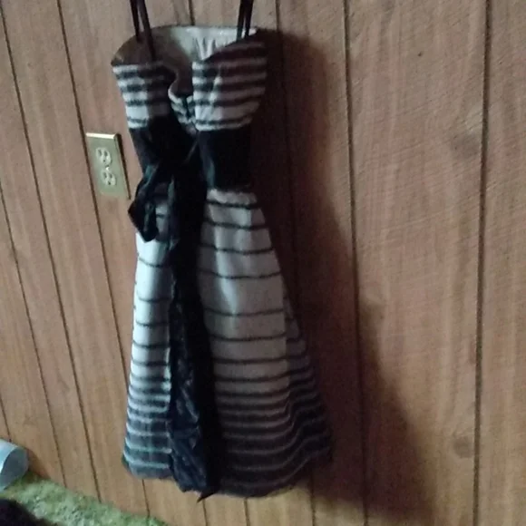 Dress - Picture 2 of 5